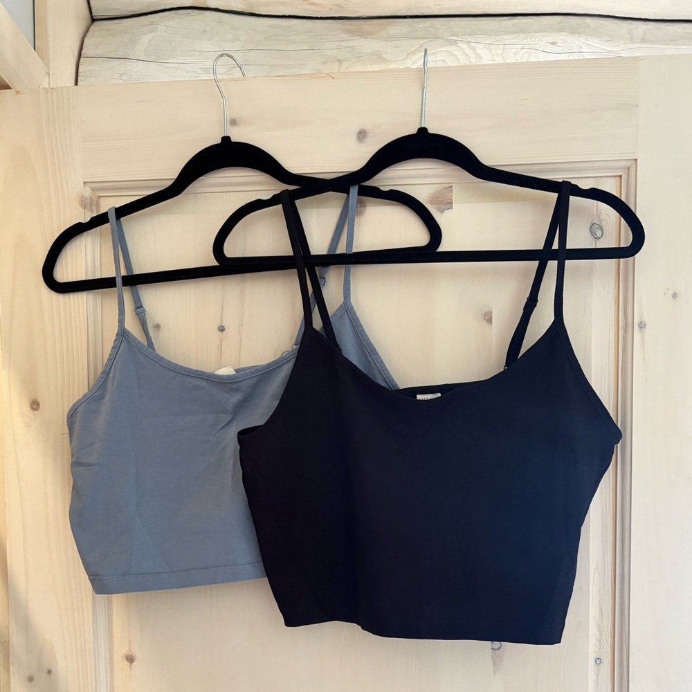 🇨🇦 NWT/Like New lot of 2 Wildflo Studio cami tanks